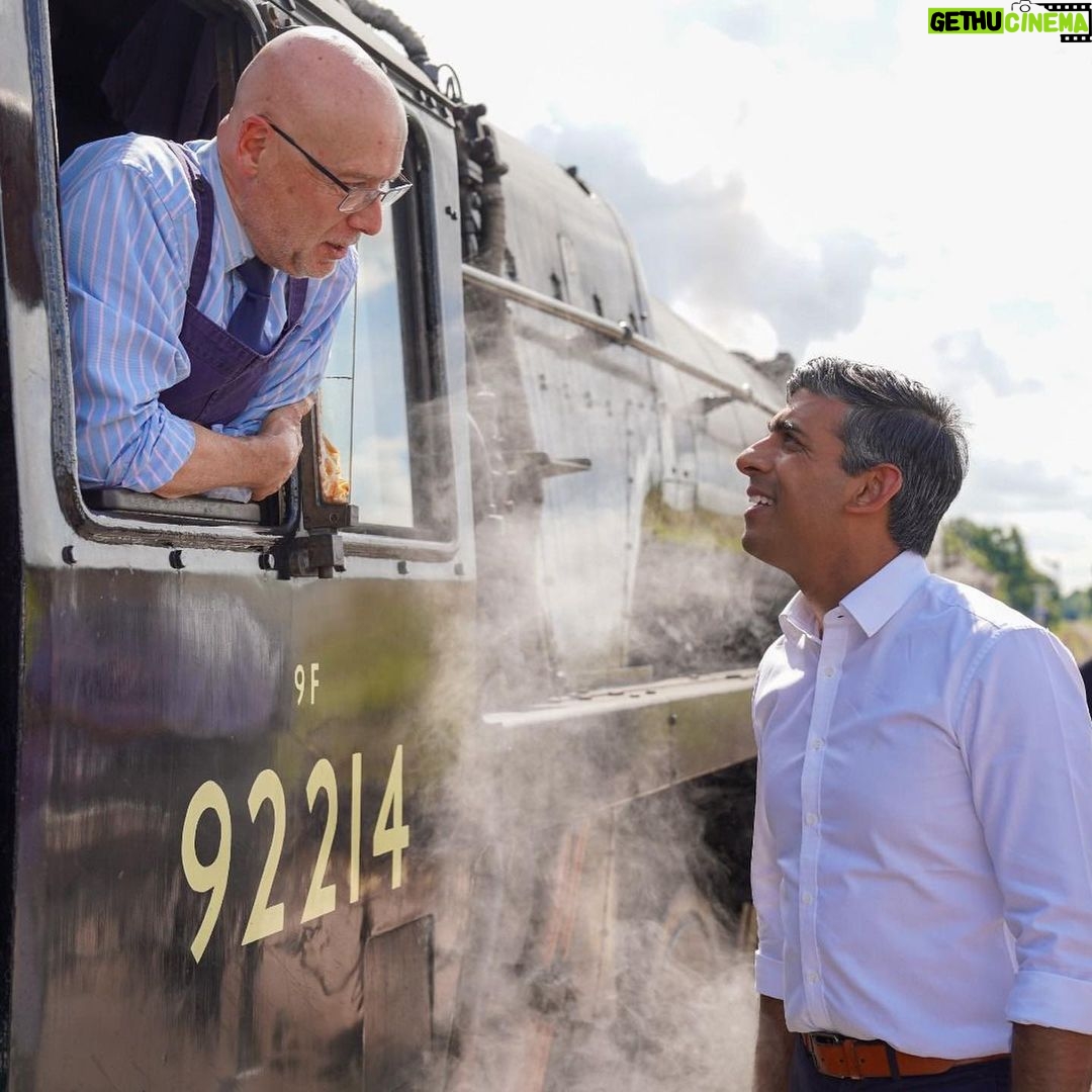 Rishi Sunak - 132.6K Likes - Full steam ahead on my plans to give every kid in this country a world-class education.
This week @conservatives delivered:
🧒 Record investment in childcare
🏫 22 new free schools
📈 Grades back to normal post-pandemic
No matter where you live, I’m determined you get you the opportunities you deserve.