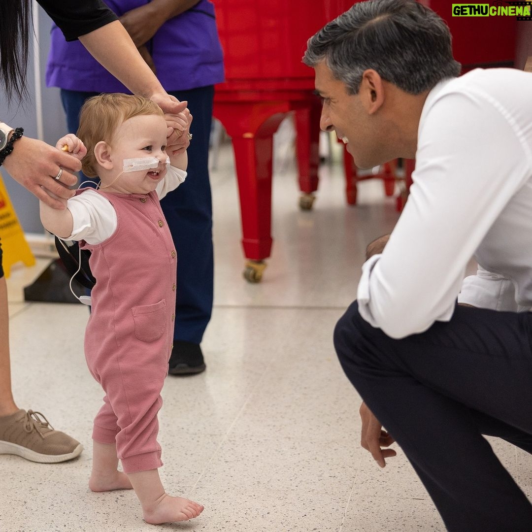 Rishi Sunak - 125.6K Likes - I've said it before and I'll say it again: the people who work in the NHS are the people who make it what it is.
That’s why we backed their plan to staff the NHS long into the future.
Ahead of #NHS75 tomorrow, I dropped in to Evelina London Children’s Hospital to thank staff for their work.