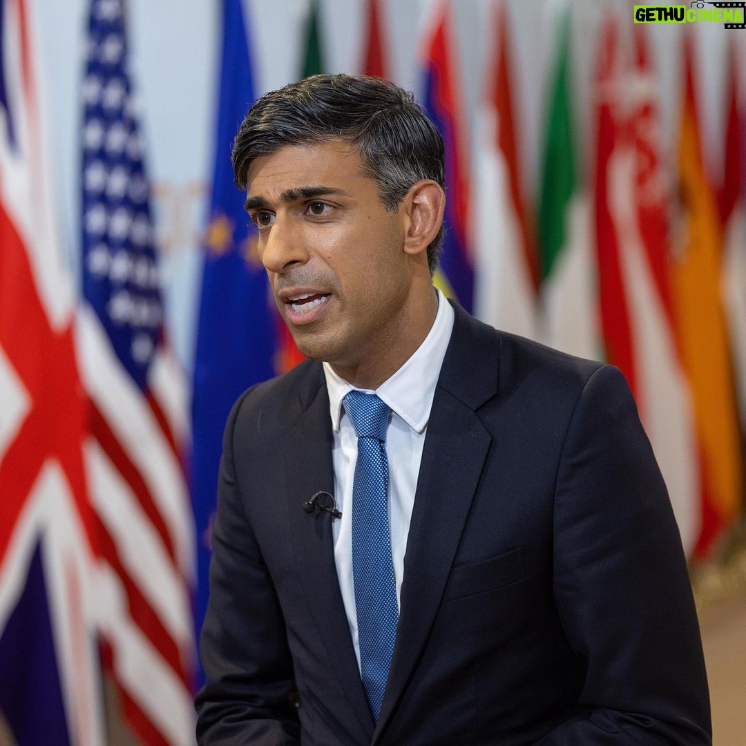 Rishi Sunak - 1.3 Million Likes - This is what the G20 was created to do.
International partners working together to tackle global issues.
It was an honour to visit @delhi.akshardham and Raj Ghat this morning to pay my respects alongside other world leaders.
From global food security to international partnerships, it’s been a busy summit in Delhi for the G20.
Thank you @narendramodi for a historic G20 and the Indian people for such a warm welcome.