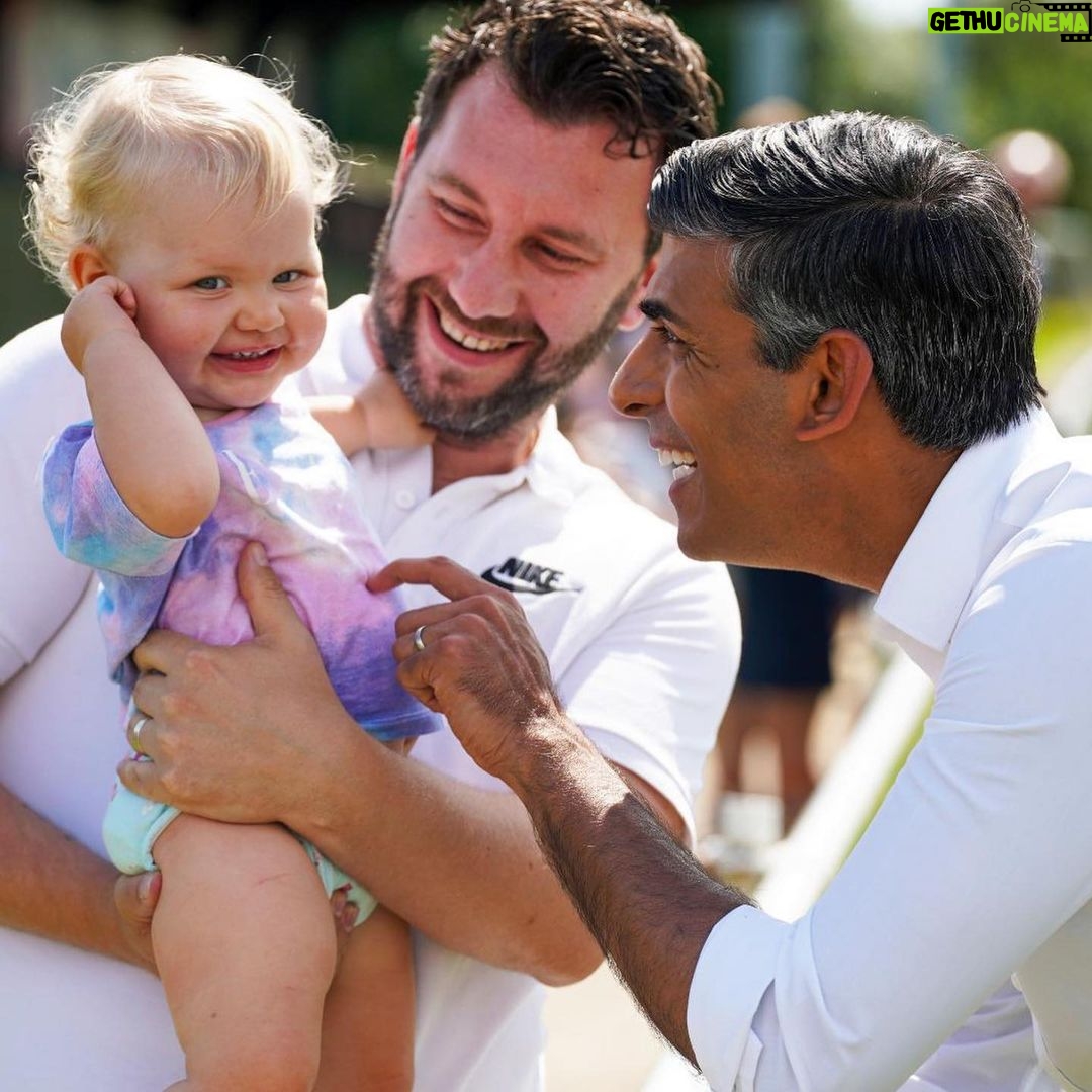 Rishi Sunak - 132.6K Likes - Full steam ahead on my plans to give every kid in this country a world-class education.
This week @conservatives delivered:
🧒 Record investment in childcare
🏫 22 new free schools
📈 Grades back to normal post-pandemic
No matter where you live, I’m determined you get you the opportunities you deserve.