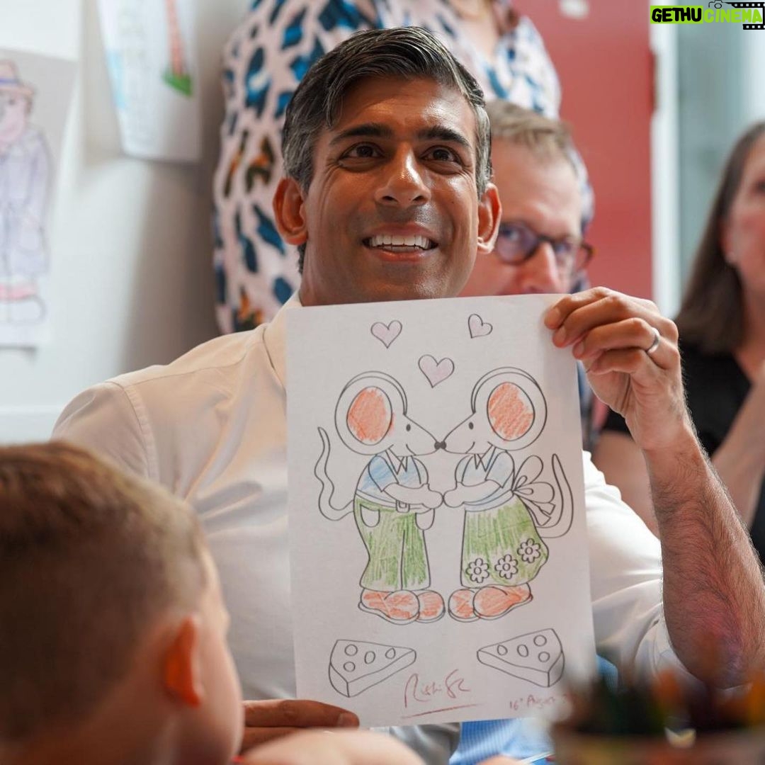 Rishi Sunak - 132.6K Likes - Full steam ahead on my plans to give every kid in this country a world-class education.
This week @conservatives delivered:
🧒 Record investment in childcare
🏫 22 new free schools
📈 Grades back to normal post-pandemic
No matter where you live, I’m determined you get you the opportunities you deserve.
