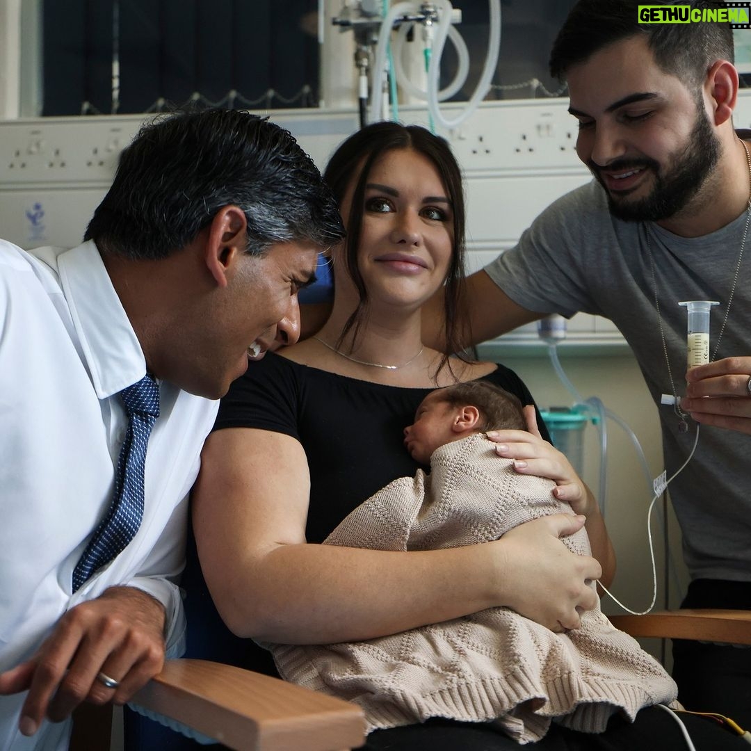 Rishi Sunak - 233.7K Likes - Seeing the importance of the NHS and health care to people’s lives was a huge part of my upbringing.
Both my parents worked in the NHS. Its long-term success matters to me and it’s why I spend so much time focused on cutting waiting lists.
Meeting staff, patients and parents today at @mkhospital_ reminded me of our duty to get the job done.
That’s why we’re backing them with an additional £250 million for 900 more hospital beds, expanding wards and delivering more Urgent Treatment Centres - to get patients the care they need quicker, prepare for winter and cut waiting lists.