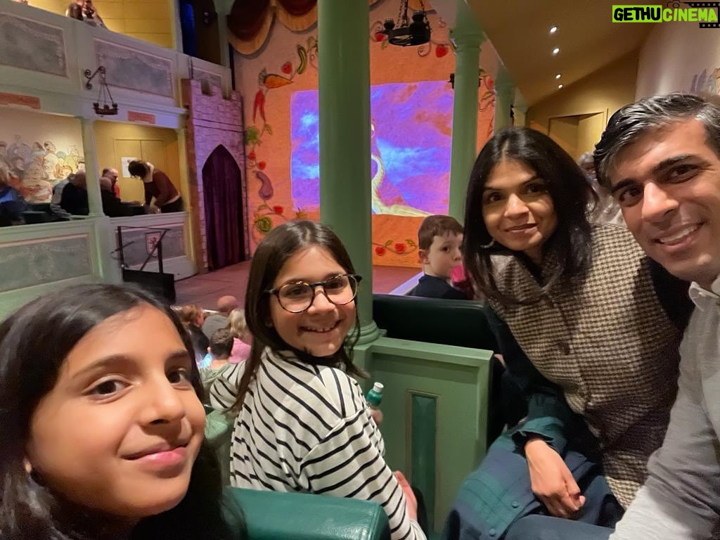 Rishi Sunak - 109.9K Likes - Pantomime time last night - a long-standing family tradition!
Nice to have the drama on the stage for once 😅