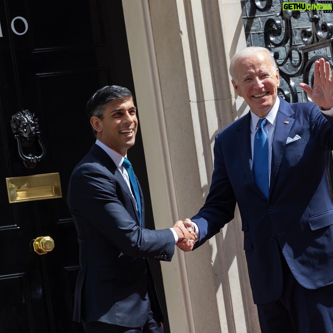 Rishi Sunak - 122.5K Likes - Shoulder to shoulder, what we stand by is what we stand for.
Freedom. Democracy. Leadership.
🇬🇧🇺🇸