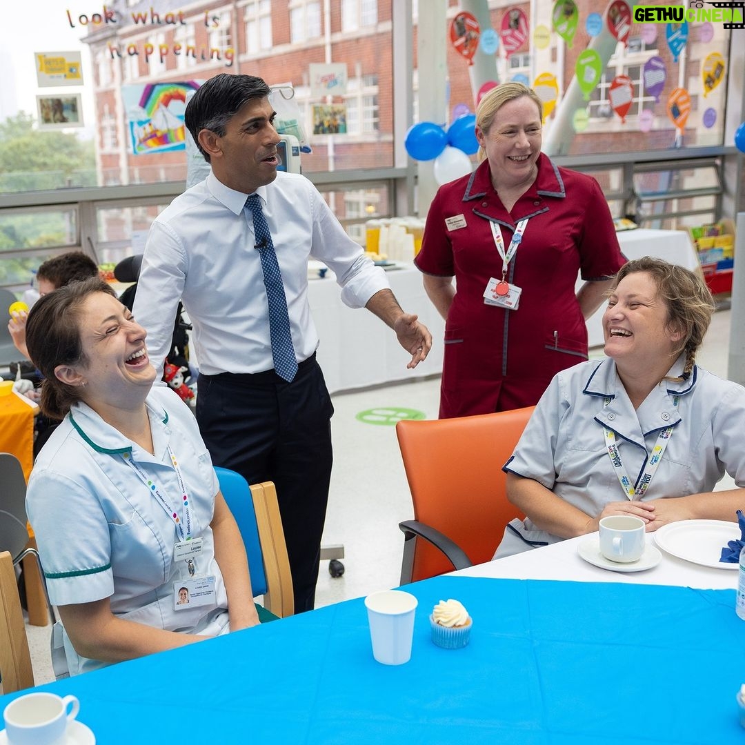Rishi Sunak - 125.6K Likes - I've said it before and I'll say it again: the people who work in the NHS are the people who make it what it is.
That’s why we backed their plan to staff the NHS long into the future.
Ahead of #NHS75 tomorrow, I dropped in to Evelina London Children’s Hospital to thank staff for their work.