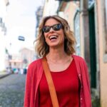 Rita Lobo Instagram - Ontem foi ao ar na @tvglobo o último episódio do Prato Feito Brasil, minha série documental, que agora está disponível no @globoplay. Foi uma alegria sem tamanho poder falar da riqueza da nossa dieta brasileira e contar histórias dos nossos cozinheiros e cozinheiras que fazem questão de preparar e comer arroz e feijão diariamente. O prato feito é um patrimônio nacional! E nós somos mais brasileiros porque comemos arroz com feijão. Muito, mas muito obrigada mesmo a você que me acompanhou nas últimas quatro semanas e fez dessa série o sucesso de audiência que foi. Agradeço também imensamente a todos na Globo que me apoiaram nessa aventura e fizeram esse Prato Feito a tantas mãos. A minha equipe, que está comigo em todos os projetos, além de agradecer, aproveito pra desejar boas férias! 😂 Pra quem se animou a cozinhar mais no dia a dia, lembro que todas as minhas receitas estão no Panelinha.com.br. #PratoFeitoBR #ReceitaPanelinha #RitaLobo #ComidaDeVerdade #ReceitaPratica