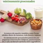 Rita Lobo Instagram – Já salva esse post e manda no grupo da família! E pros amigos também. No carrossel de imagens acima, você aprende de forma simples a classificação dos alimentos por grau de processamento, que está no Guia Alimentar para a População Brasileira. 

São quatro categorias de acordo com a extensão e o propósito do processamento:

•⁠ Grupo 1: Alimentos in natura ou minimamente processados: devem ser a base da sua alimentação!
•⁠ ⁠Grupo 2: Óleos, gorduras, sal e açúcares: utilize com moderação.
•⁠ ⁠Grupo 3: Alimentos processados: use para compor suas refeições.
• Grupo 4: ⁠Produtos ultraprocessados: evite e, se der, exclua!

Quando você entende essa classificação, fica muito mais fácil diferenciar comida de verdade de imitação de comida. Aí você percebe que, pra manter uma alimentação saudável de verdade, só precisa excluir os ultraprocessados. 

E pra colocar isso em prática, é só usar e abusar das minhas receitas no PANELINHA.COM.BR.

#ReceitaPanelinha
#RitaLobo
#ComidaDeVerdade
#ReceitaPratica