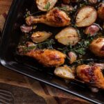 Rita Lobo Instagram - Você é time forno? Comenta aqui com coração! Na semana passada, falei das vantagens de usar uma frigideira. Mas como a gente gosta de diversidade e ama variar receitas, ingredientes e, claro, modos de preparo, agora é a vez de enaltecer o nosso amado forno! 🫶 Ele leva mais tempo pra preparar os alimentos, MAS VOCÊ FICA LIVRE, MEU AMOR!!! Fora que é ótimo pra preparar maiores quantidades de uma vez, seja o frango ou a batata, e ainda possibilita o preparo de um peixinho sem que a casa fique cheirando o dia todo! Arraste pra ver algumas ideias! E no Panellinha.com.br tem essas e muitas outras receitas que facilitam o seu dia a dia: 1. Robalo com crosta de castanha-de-caju 2. Coxa de frango assada com geleia de laranja e miniperas 3. Torta madalena com toque agridoce 4. Arroz de forno com legumes 5. Panqueca de carne com molho branco 6. Chuchu assado com especiarias 7. Couve-flor assada com especiarias 8. Cocada de forno com laranja #ReceitaPanelinha #RitaLobo #ComidaDeVerdade #ReceitaPratica