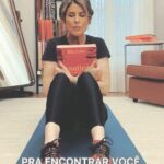 Rita Lobo Instagram - AUTÓGRAFO RELÂMPAGO - Já tô me preparando pra última sessão do ano… Vai ser nesta sexta (8), em São Paulo! Você sabe como funciona, né? A ideia é fazer um encontro mais intimista… É por isso que eu só aviso na hora! Mas eu ainda deixo 30 exemplares do meu novo livro Panelinha autografados na livraria. O Panelinha, publicado em parceria com a @editorasenacsp, é o meu livro definitivo: ele compila o que aprendi de mais relevante sobre alimentação durante essas mais de duas décadas de carreira e tem mais de 550 receitas fotografadas, pensadas pra resolver a alimentação da sua casa de forma saudável, saborosa, prática e acessível. Um baita presente de Natal! Ainda mais autografado, né? Na sexta, aviso onde vai ser o relâmpago desta vez. ✍️⚡ #ReceitaPanelinha #RitaLobo #ComidaDeVerdade #receitapratica