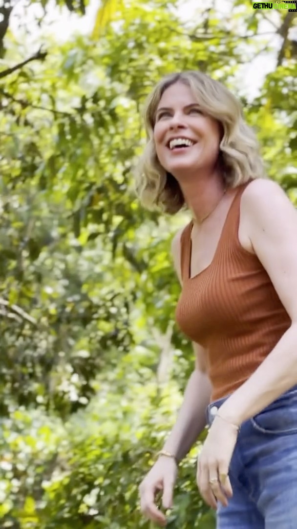 Rita Lobo Instagram - Quem aí sabe o que é feijão adubado? Eu provei essa receita no Pará, numa comunidade pertinho de Belém. O feijão é cozido com outros alimentos que vêm da terra: quiabo, maxixe, chicória, abóbora... Um espetáculo! O episódio de hoje tem muita história boa e, claro, muita informação sobre comida de verdade. O Prato Feito Brasil começa depois do Globo Repórter! #PratoFeitoBR #ReceitaPanelinha #RitaLobo #ComidaDeVerdade #ReceitaPratica