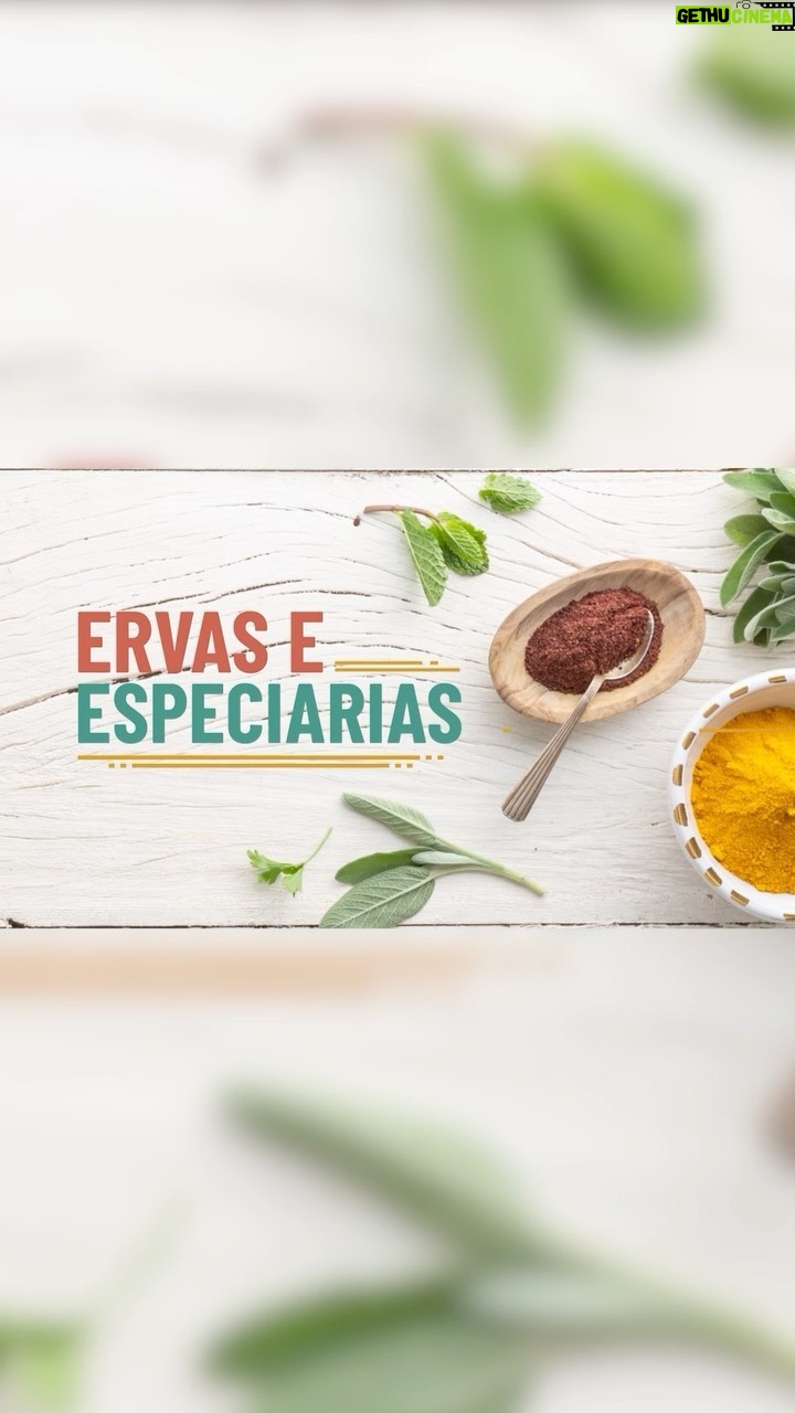 Rita Lobo Instagram - A #EscolaPanelinha tá com tudo! Depois de muitos pedidos, o curso online ‘Aprenda a temperar com ervas e especiarias’ está de volta! Agora você não tem mais motivos pra usar tempero pronto, né? Neste curso a distância, vou ensinar tudo o que você precisa saber para deixar as refeições do dia a dia cheias de sabor. Além de mais gostosas, elas também ficam saudáveis de verdade! As aulas têm apostila exclusiva e acontecem no ambiente virtual do @senacsaopaulo. O valor do curso é de R$ 300,00 ou em até 12x sem juros de R$ 25,00. As inscrições vão até 10 de dezembro! Quer fazer parte das novas turmas? Acesse Panelinha.com.br