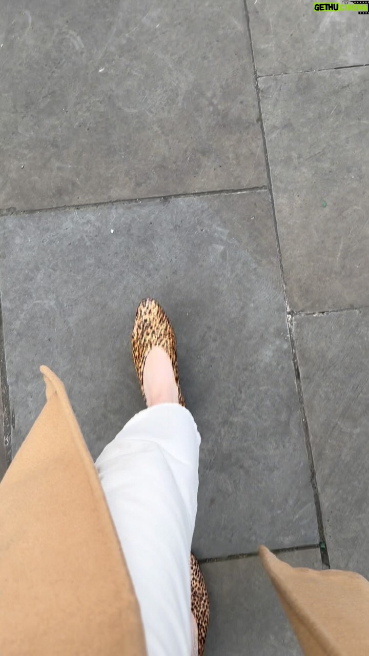 Rita Lobo Instagram - Das ruas de Londres, uma grande lição de vida: olhe pros dois lados antes de escolher o seu caminho! 😜🇬🇧 Na real, o melhor é olhar pra todos os lados, mesmo que isso tome mais tempo. 🙌