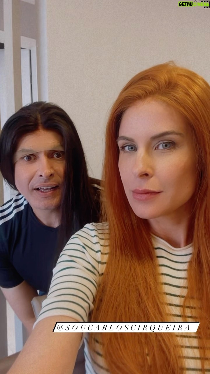Rita Lobo Instagram - Sextou ruiva?? Você tem vontade de fazer uma mudança radical no seu cabelo? Conta!!! O trabalho do @soucarloscirqueira é incrível!!! Tanto pra quem precisa por questões de saúde, como pra quem quer dar uma variada sem mexer no próprio cabelo. Aliás, ele tem um cabelo mais fantástico que o outro!!! Vai lá no perfil dele pra ver. Bom fim de semana!