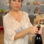 Rita Lobo Instagram – Hoje é dia de desejar feliz aniversário pra maravilhosa @isabelteixeira, minha amiga desde 1984. E desde a infância ela transforma tudo em festa, em alegria, em amor. Ela é generosa, criativa, tem essa alma de artista, criadora, diretora. E eu tenho provas… Arrasta pra ver o que aconteceu nos bastidores do Estúdio Panelinha quando ela veio gravar o Cozinha Prática comigo! 

Bel, que esse seu novo ciclo seja um espetáculo, cheio de boas surpresas. Te amo, amiga.