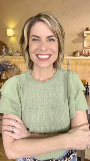 Rita Lobo Instagram - O Panelinha, meu livro definitivo publicado em parceria com a @editorasenacsp, foi premiado no Gourmand World Cookbook Award.

Mas só de ser um best-seller já é um baita prêmio, não é?

#ReceitaPanelinha
#RitaLobo
#ComidaDeVerdade
#ReceitaPratica
#senac