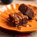 Rita Lobo Instagram – BROWNIE DE CHOCOLATE COM CAFÉ! Hoje é dia de passo a passo aqui no meu perfil. Depois de assistir e salvar este vídeo, corre no Panelinha.com.br pra ver também a receita dos cookies com gotas de chocolate que são irresistíveis.

E no Cozinha Prática, a gente acaba com os dramas culinários dos principais doces norte-americanos. E se a sua receita já deu errado, ensino como salvar.

O Cozinha Prática vai ao ar segunda e quinta, às 21h30, no GNT. 

#ReceitaPanelinha
#CozinhaPráticaNoGNT
#RitaLobo
#ComidaDeVerdade
#ReceitaPratica