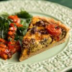Rita Lobo Instagram – LEGUMES SEM GRAÇA, NUNCA MAIS! Essa quiche de abóbora com brócolis assados mostra que ter legumes no prato não significa comer chuchu no vapor. 

No Cozinha Prática de hoje, dedicado aos dramas culinários com legumes, ainda mostro um jeito incrível de salvar a abobrinha que tá quase passando do ponto na geladeira. 

A receita já está no Panelinha.com.br. O Cozinha Prática inédito vai ao ar segunda e quinta, às 21h30, no GNT. 

#ReceitaPanelinha
#CozinhaPráticaNoGNT
#RitaLobo
#ComidaDeVerdade
#ReceitaPratica