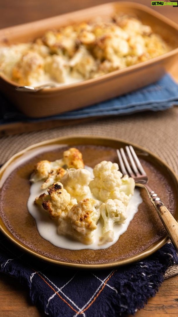 Rita Lobo Instagram - Você é como o Bruninho, que pensa que legume é só salada? Essa é pra você: couve-flor gratinada com molho branco e queijo parmesão. É irresistível! No novo forno da @electroluxbr, que tem o interior selado e retém melhor o calor, ela fica ainda mais gostosa. Por que choras, salada de alface? A receita tá no site Panelinha.com.br, com várias outras ideias pros novos fornos da Electrolux. No site da #electroluxbr você encontra o produto pelo código OE9XB.