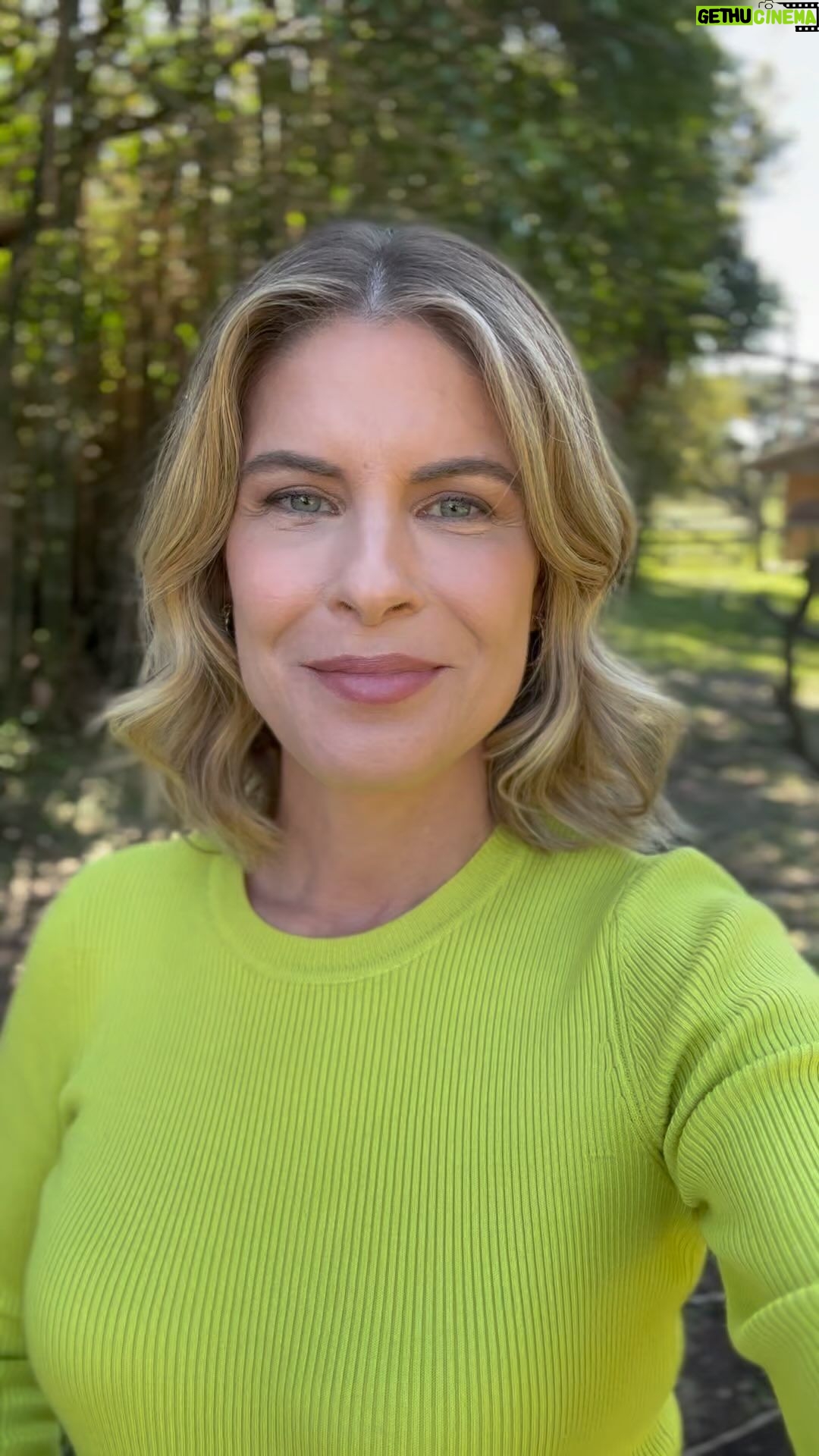 Rita Lobo Instagram - SHANÁ TOVÁ — Hoje é celebrado o Rosh Hashaná, ano novo judaico. E o símbolo da data é maçã e mel, pra que todos tenhamos um ano doce.