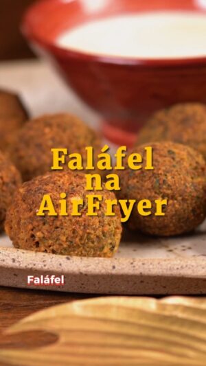 Rita Lobo Instagram - RECEITA: FALÁFEL NA AIRFRYER 😋

Essa receita é um golaço: faláfel na AirFryer! Então já marca na legenda o @ de quem curte esse bolinho de grão-de-bico incrivelmente saboroso. E nesta versão que não precisa de óleo para fritar, é mais prático e não faz bagunça na cozinha. 

Sirva como petisco, como prato principal ou até no recheio do sanduba! Fala se não é mega versátil?

No Panelinha.com.br você encontra várias ideias pra aproveitar o sabor do faláfel e muitas outras receitas de AirFryer! Só vem!

#ElectroluxPorRitaLobo
#ReceitaPanelinha
#RitaLobo
#ComidaDeVerdade
#ReceitaPratica