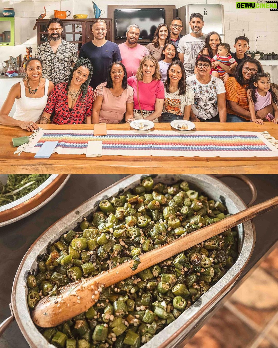 Rita Lobo Instagram - Ontem foi ao ar na @tvglobo o último episódio do Prato Feito Brasil, minha série documental, que agora está disponível no @globoplay. Foi uma alegria sem tamanho poder falar da riqueza da nossa dieta brasileira e contar histórias dos nossos cozinheiros e cozinheiras que fazem questão de preparar e comer arroz e feijão diariamente. O prato feito é um patrimônio nacional! E nós somos mais brasileiros porque comemos arroz com feijão. Muito, mas muito obrigada mesmo a você que me acompanhou nas últimas quatro semanas e fez dessa série o sucesso de audiência que foi. Agradeço também imensamente a todos na Globo que me apoiaram nessa aventura e fizeram esse Prato Feito a tantas mãos. A minha equipe, que está comigo em todos os projetos, além de agradecer, aproveito pra desejar boas férias! 😂 Pra quem se animou a cozinhar mais no dia a dia, lembro que todas as minhas receitas estão no Panelinha.com.br. #PratoFeitoBR #ReceitaPanelinha #RitaLobo #ComidaDeVerdade #ReceitaPratica