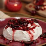 Rita Lobo Instagram – A verdade verdadeira é que a AirFryer é uma versão portátil de um forno profissional. É por isso que você consegue preparar receitas que geralmente são exclusivas de confeitaria, como essa pavlova! 

Pra não queimar, nem dourar por fora e ficar crua por dentro, ela assa a 100ºC. E os fornos convencionais não ficam nessa temperatura — a maioria das receitas caseiras pede pra deixar a porta do forno entreaberta com uma colher de pau!
 
No vídeo, você vê o passo a passo da pavlova sem erro nem gambiarra! É por isso que essa receita vale uma #TBTerça! 🤣

As minhas AirFryers, da linha #ElectroluxPorRitaLobo, estão à venda em todo o Brasil! E as minhas receitas estão no Panelinha.com.br.

#ReceitaPanelinha
#RitaLobo
#ComidaDeVerdade
#ReceitaPratica