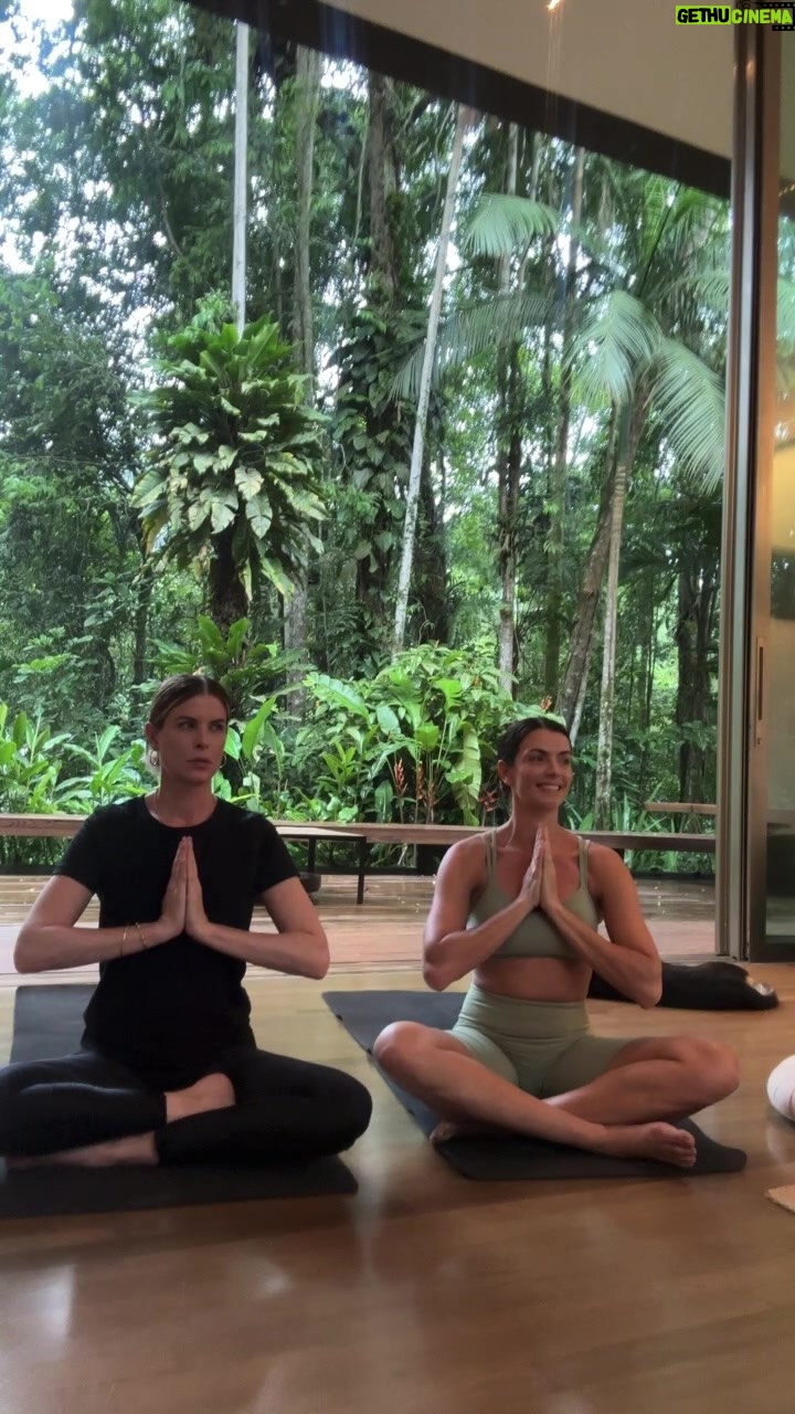 Rita Lobo Instagram - LIVE DE YOGA com a minha professora @elisa.hoeppers. Obrigada a todos que participaram. Que 2024 tenha muito momentos gostosos!!!