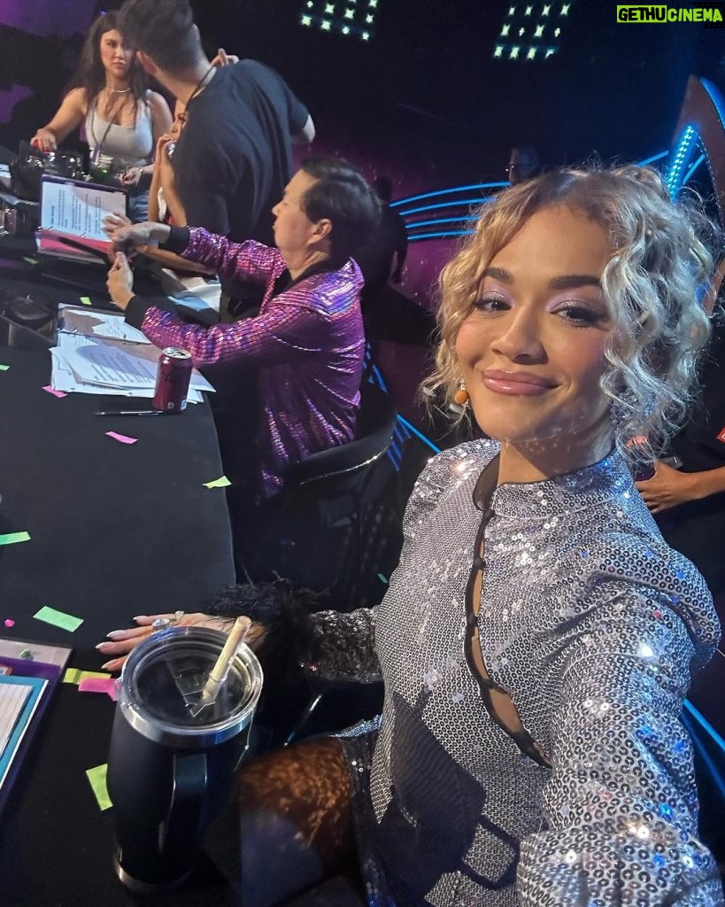 Rita Ora Instagram - We’re live in less then an hour America!! 🇺🇸 @maskedsingerfox so excited for this opening and our performance make sure you all tune in! Your not gona want to miss this! Here’s some bts and random pics of me being happy 😆 because I’m excited! 😜 Los Angeles, California