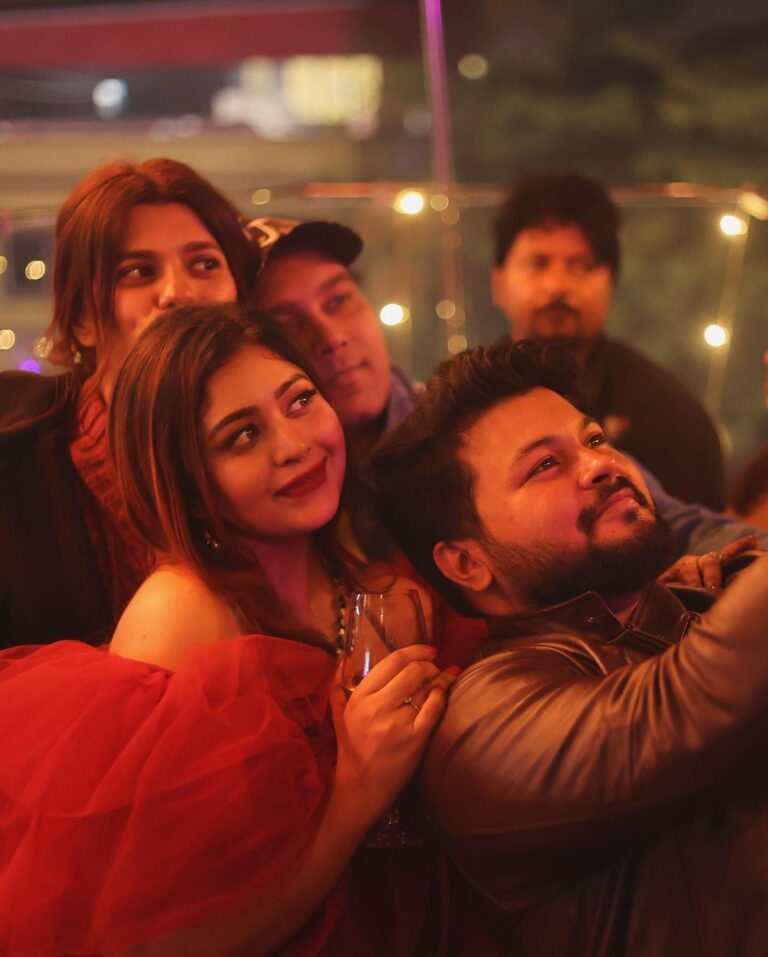 Ritabhari Chakraborty Instagram - Club Salon X Ritabhari chakraborty Calendar launch party ✨✨ Better late than never 🤣 Sharing some images from the amazing night. @nusratchirps Bonila i love you 😘 Thank you to everyone who joined me on this special evening. 5th year of the calendar. Pinch me now!