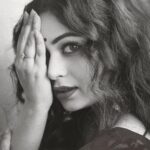 Ritabhari Chakraborty Instagram – वक़्त की क़ैद में ज़िंदगी है मगर
चंद घड़ियाँ यही हैं जो आज़ाद हैं
इनको खोकर कहीं, जान-ए-जाँ
उम्र भर न तरसते रहो..