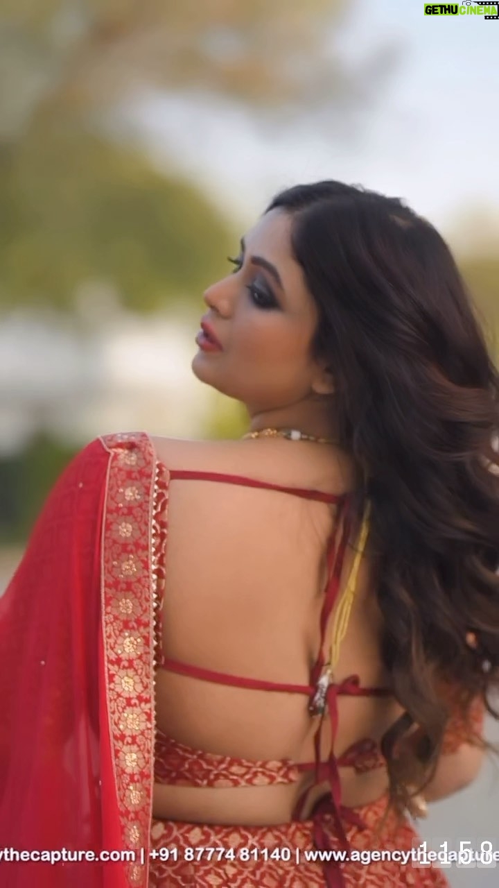 Ritabhari Chakraborty Instagram - इन आँखों की मस्ती के मस्ताने हज़ारों हैं…