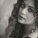 Ritabhari Chakraborty Instagram – वक़्त की क़ैद में ज़िंदगी है मगर
चंद घड़ियाँ यही हैं जो आज़ाद हैं
इनको खोकर कहीं, जान-ए-जाँ
उम्र भर न तरसते रहो..