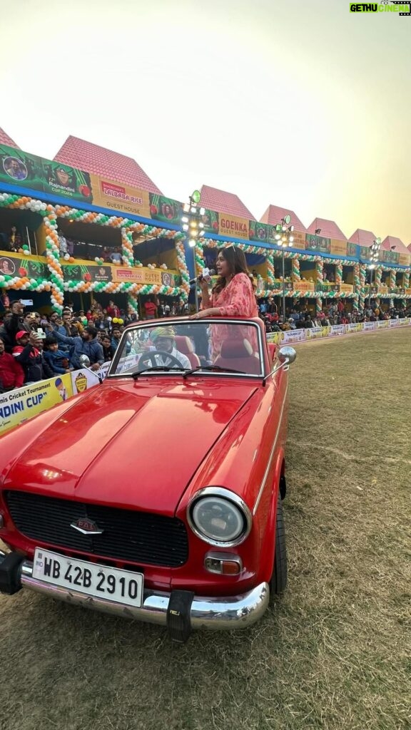 Ritabhari Chakraborty Instagram - Thank you Burdwan for showering so much love! Rajnandini club arranged this fun ride so that i could say hello to everyone in person once around the entire premise instead of just waving from gallery. Very very thoughtful. ❤️ i hope i remain worthy of this love. 16 years at your service 🫡 Hope i get to entertain you more with my work.