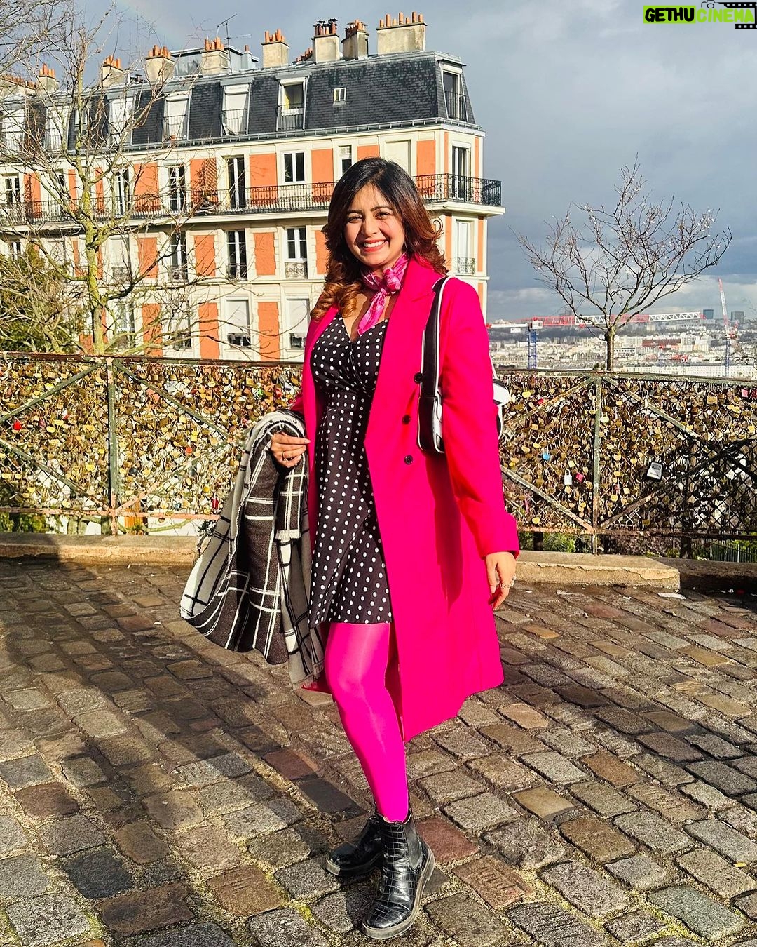 Ritabhari Chakraborty Instagram - Montmartre 💗 Paris! #sacrecoeurbasilica Paris, France