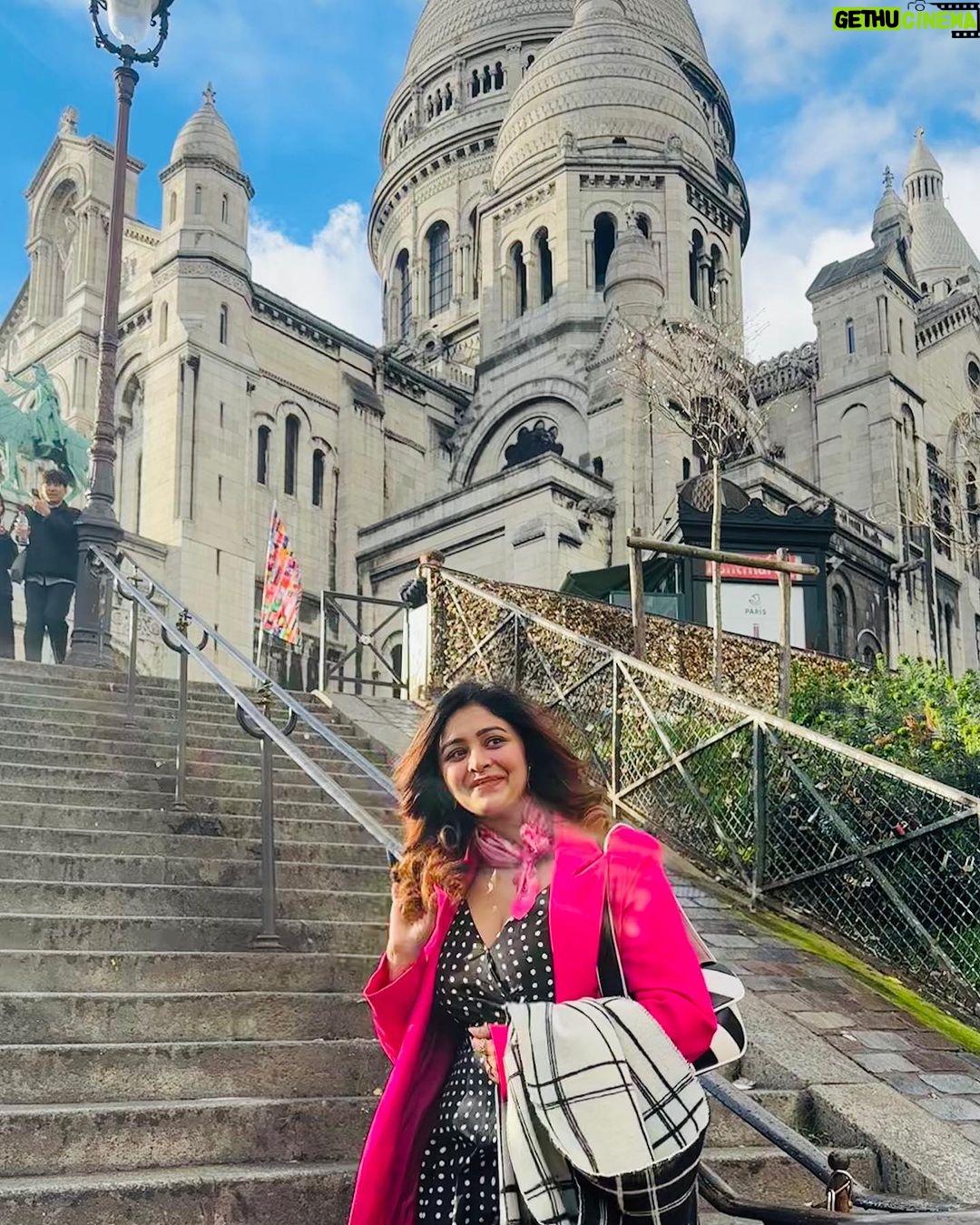 Ritabhari Chakraborty Instagram - Montmartre 💗 Paris! #sacrecoeurbasilica Paris, France