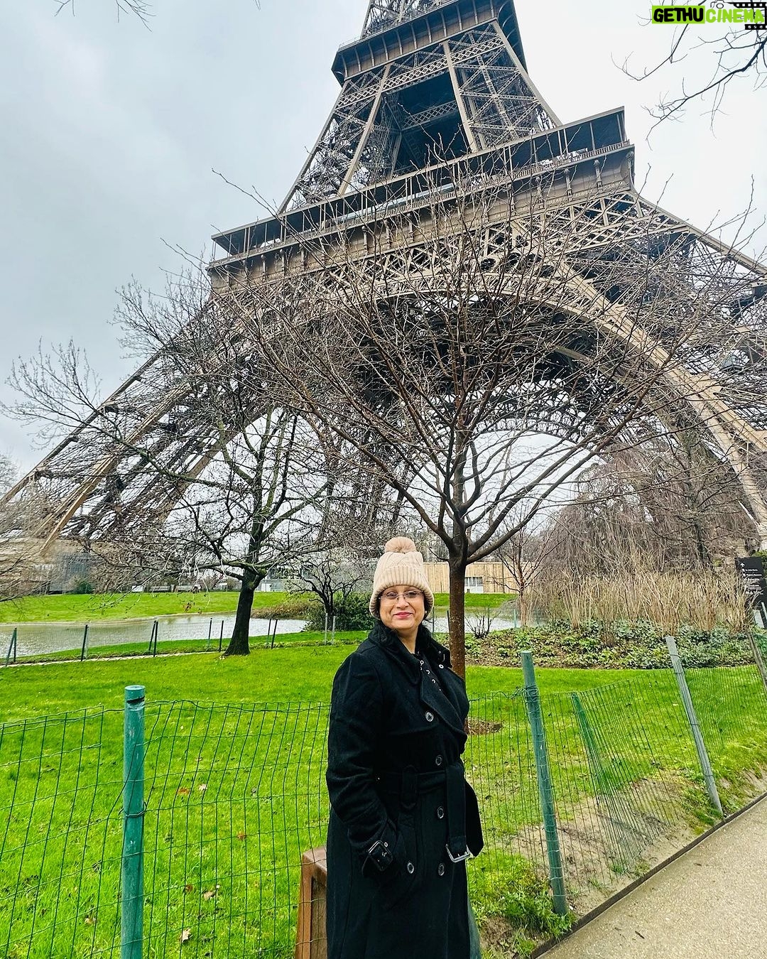 Ritabhari Chakraborty Instagram - Maa, Paris and Art all around ❤️ Missing Papa and Titin. Picture courtesy for all my pics @satarupasanyal Paris, France