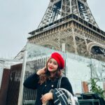 Ritabhari Chakraborty Instagram - Maa, Paris and Art all around ❤️ Missing Papa and Titin. Picture courtesy for all my pics @satarupasanyal Paris, France