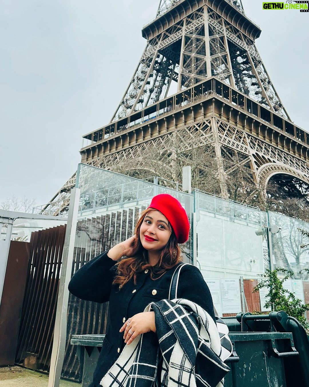 Ritabhari Chakraborty Instagram - Maa, Paris and Art all around ❤️ Missing Papa and Titin. Picture courtesy for all my pics @satarupasanyal Paris, France