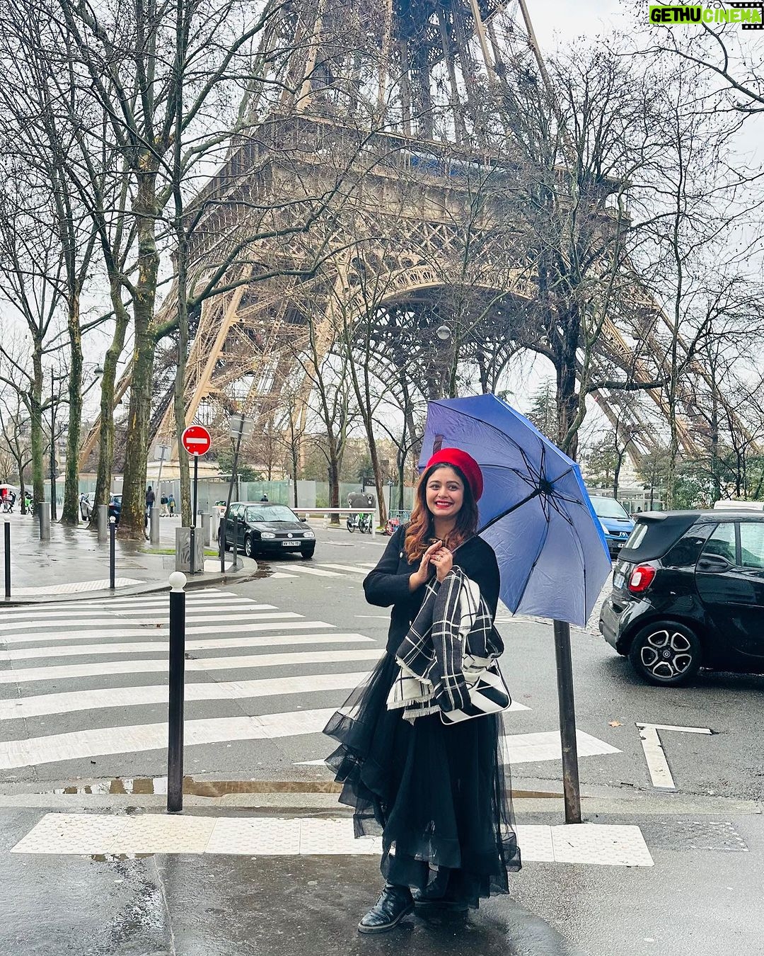 Ritabhari Chakraborty Instagram - Maa, Paris and Art all around ❤️ Missing Papa and Titin. Picture courtesy for all my pics @satarupasanyal Paris, France