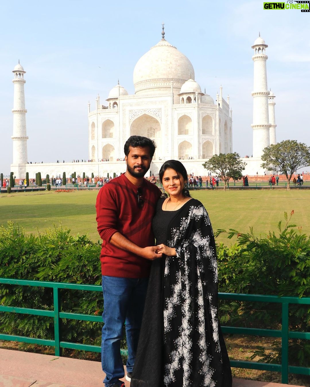 Rithika Tamil Selvi Instagram - Happy Valentine’s Day❤️ Spread love & peace ✌️🫶🏻😊 . . . . #wahtaj❤️ #tajmahal #tajmahalgallery #rithika #tamil_rithika #rithikatamilselvi #taj #valentinesday2024 Taj Mahal, Agra, India