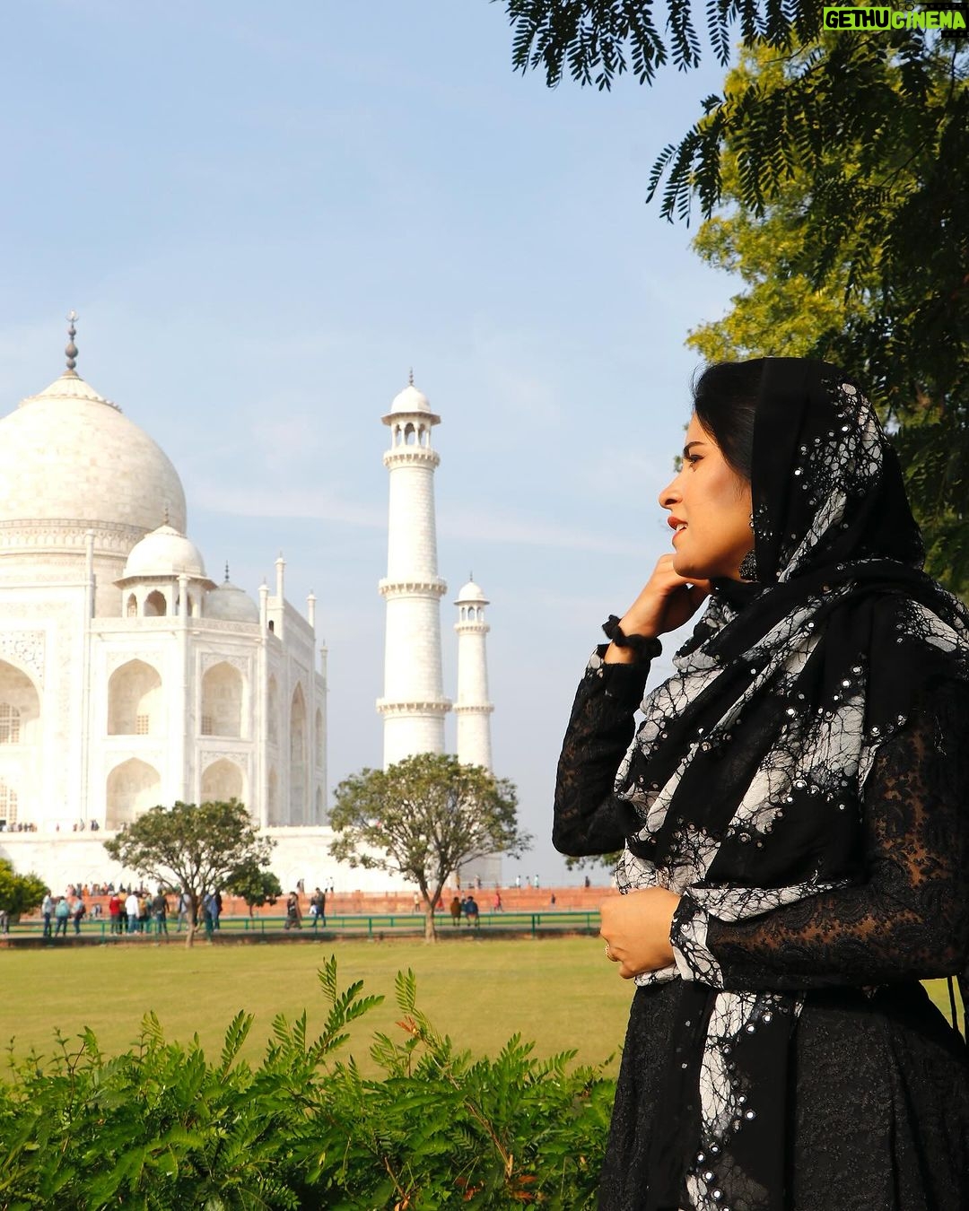 Rithika Tamil Selvi Instagram - Happy Valentine’s Day❤️ Spread love & peace ✌️🫶🏻😊 . . . . #wahtaj❤️ #tajmahal #tajmahalgallery #rithika #tamil_rithika #rithikatamilselvi #taj #valentinesday2024 Taj Mahal, Agra, India