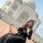 Rithika Tamil Selvi Instagram - Happy Valentine’s Day❤️ Spread love & peace ✌️🫶🏻😊 . . . . #wahtaj❤️ #tajmahal #tajmahalgallery #rithika #tamil_rithika #rithikatamilselvi #taj #valentinesday2024 Taj Mahal, Agra, India