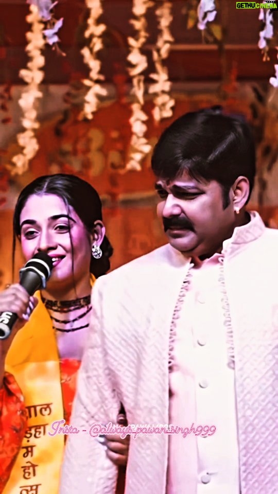 Ritu Singh Instagram - One and only the Powerstar @singhpawan999 🦁😎💓 . . #pawansingh #shayari #ritusingh #liveshow #video #foryou #alwayspawansingh #always_pawan_singh