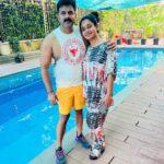 Ritu Singh Instagram - आज दुनिया में महान बनने की चाहत तो हर एक में है, पर पहले इंसान बनना अक्सर लोग भूल जाते हैं ….. With a great human nd my favourite #powerstar @singhpawan999 ji 🧿🙏 आपका आशीर्वाद हमेशा मेरे सर पर रहे, god bless you sir 🙏
