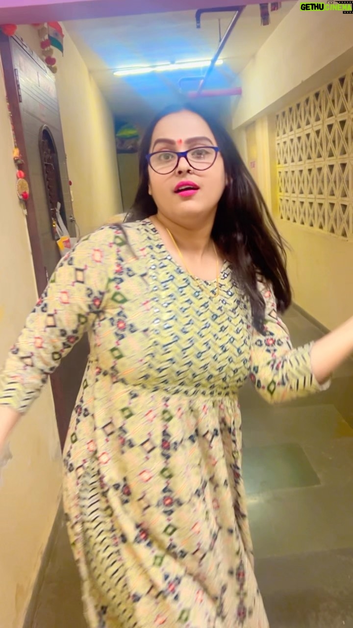 Ritu Singh Instagram - 😍Aara balia chhapra♥️ beautiful song @singhpawan999 @ritu9170 barbie doll lg rahi ho ap es song mein 🥰😘 Mumbai, Maharashtra