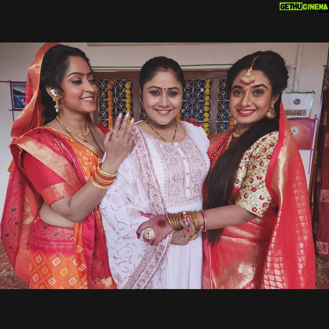 Ritu Singh Instagram - जन्मदिन की ढेरों शुभकामनाएँ dear @shikhamishraactress dee,ईश्वर हमेशा आपके और पूरे परिवार के ख़ुशियों का ख़याल रक्खें 🧿❤️🌸😊🙏🎂🎂🎂🎂🎂