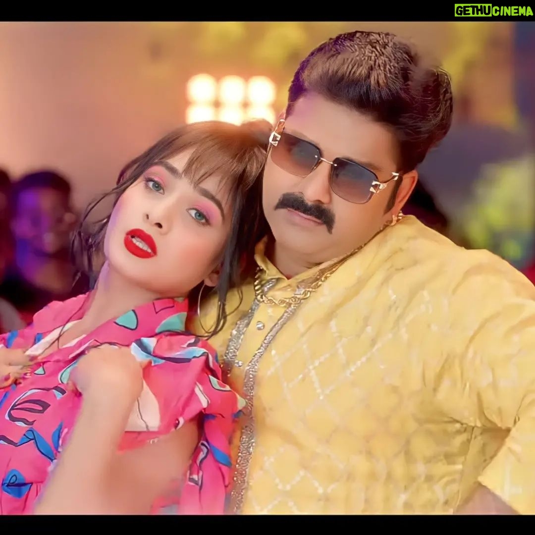 Ritu Singh Instagram - Super hit jodi #trending #post #newpost #viralpost #newpost #pawansingh999 #powerstarfans #powarsterpawan💪 UP60 जिला बलिया