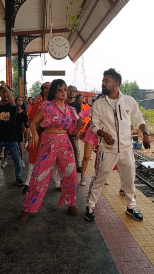 Ritu Singh Instagram - Aara Ballia chhapra @singhpawan999 
@saregamahumbhojpuri 
.
.
.
.
#aaraballiachhapra #bhojpuri #bhojpurireels #bhojpuriactress #bhojpuriya_dabangs #pawansingh #pawan #saregamahumbhojpuri