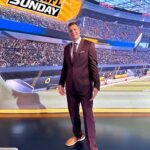 Rob Gronkowski Instagram - Drip drop 💧 season! Week 1, we are back in action @nflonfox!