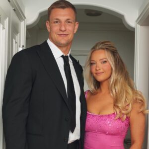 Rob Gronkowski Instagram - It was only right to go to the Barbie Movie Premiere as our best Ken and Barbie 🎬💕 @barbiethemovie @wbpictures thanks for having us !!